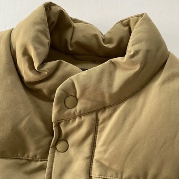NWOT Uniqlo Men's Tan Brown Down Feather Puffer Vest Gilet Size Large - Picture 3 of 7